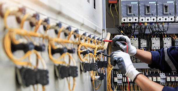 Professional Electrician technician working in White Plains, NY